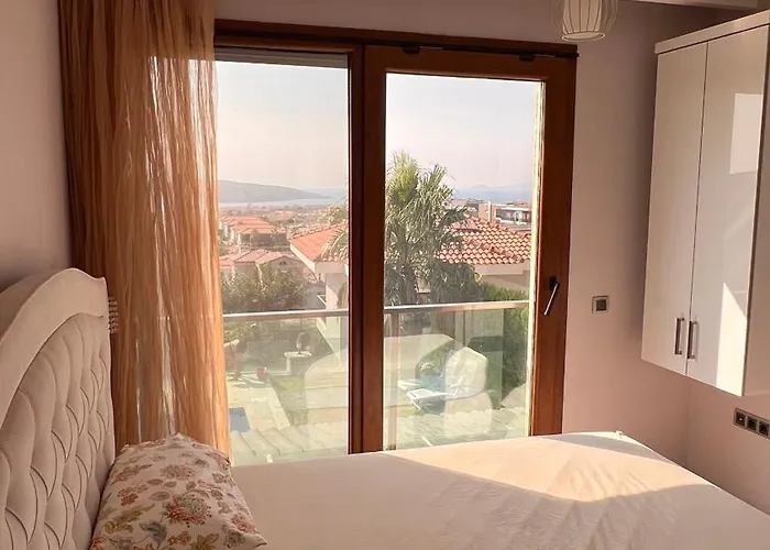 Alacati Muestakil Havuzlu Villa Çeşme