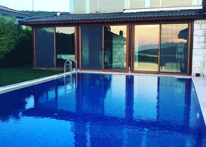 Villa Alacati Muestakil Havuzlu